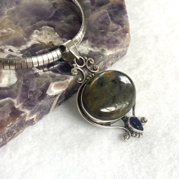 Sterling Silver 925 Oval Labradorite & Amethyst Pendant Necklace 18" Omega Chain - Picture 3 of 16